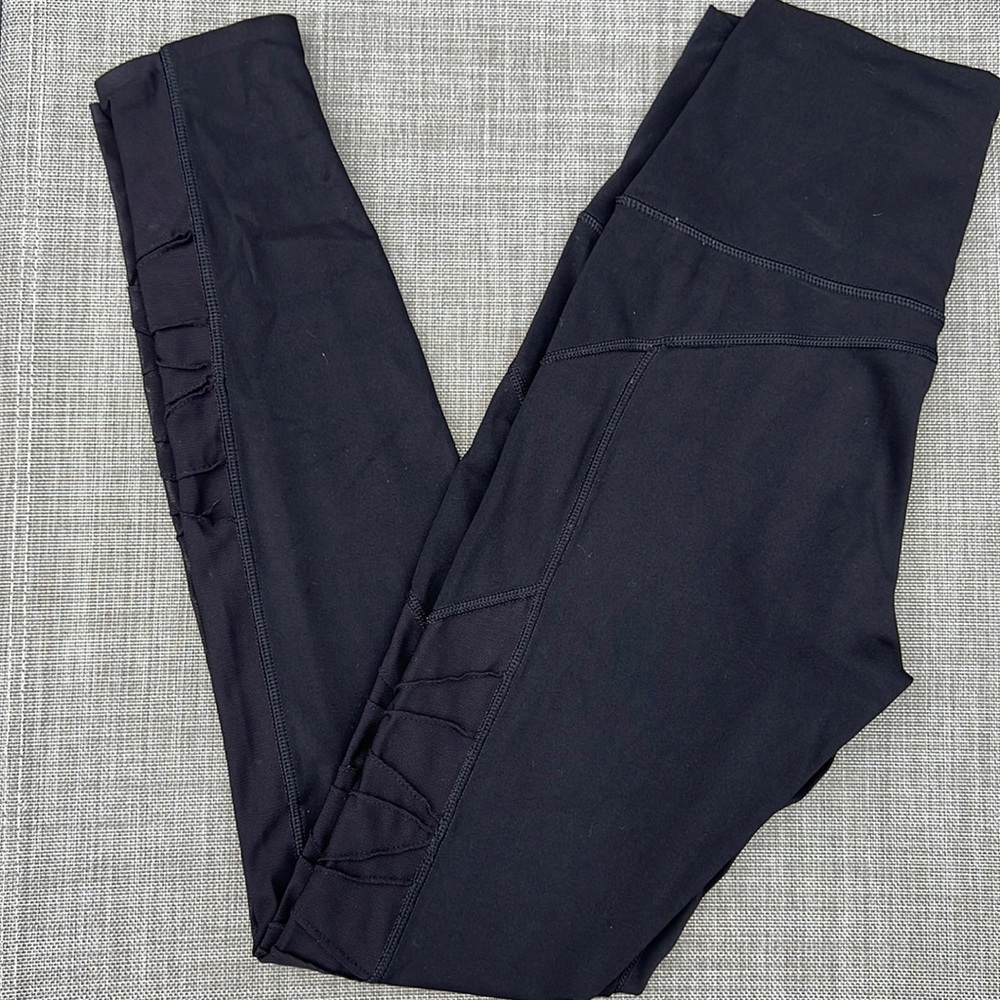 TAVI high waisted leggings in ebony with mesh rushing detail on the sides